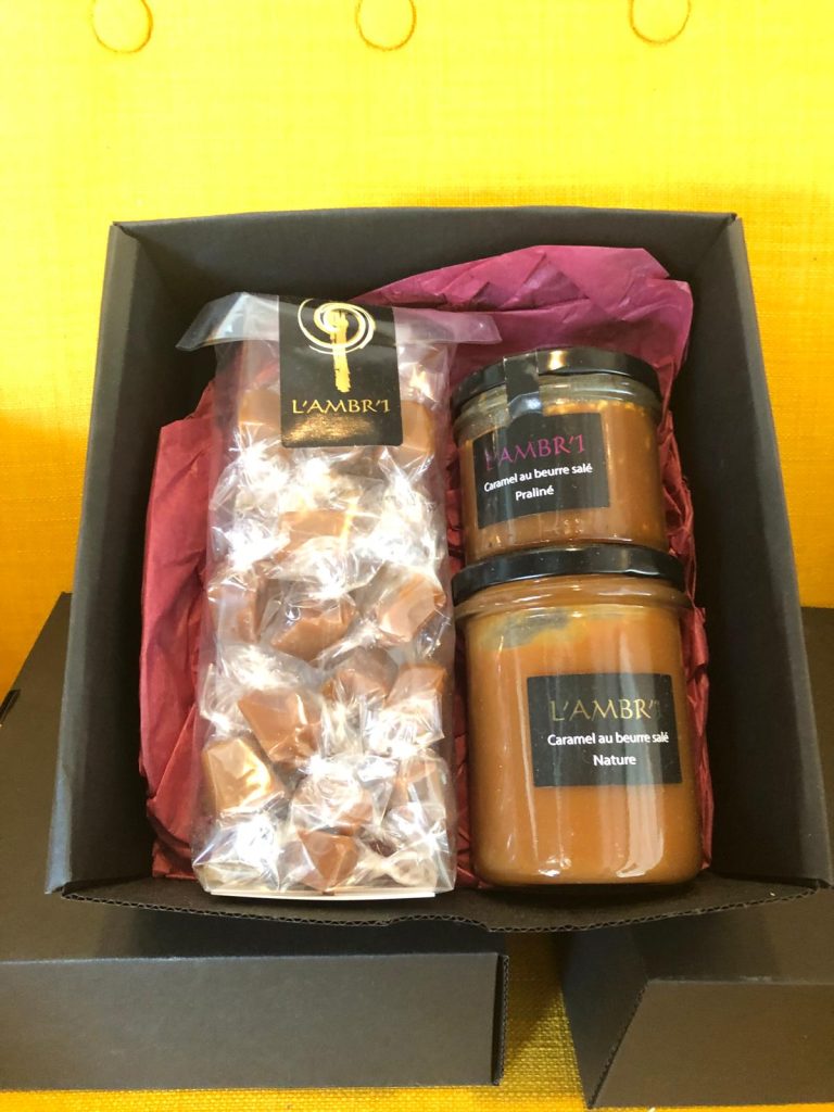 Panier gourmand tout caramel - épicerie fine Pont de buis - Mamie Sac à dos Traiteur